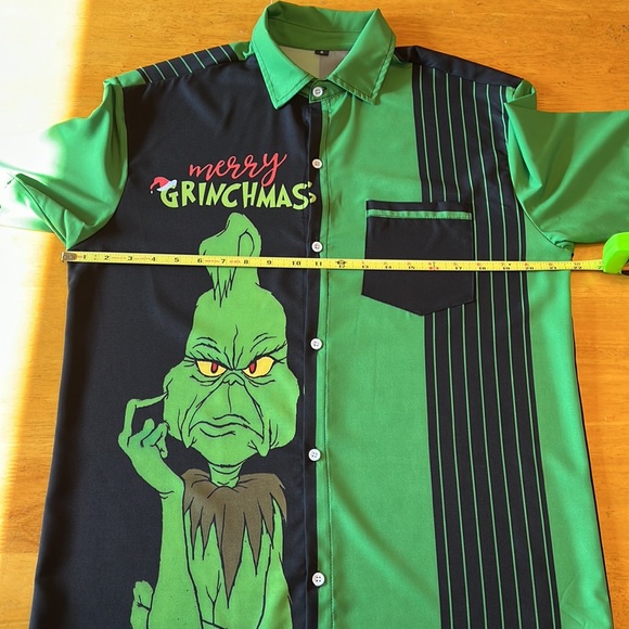 Grinch Button Up. Size Small. New in package. - Picture 4 of 7